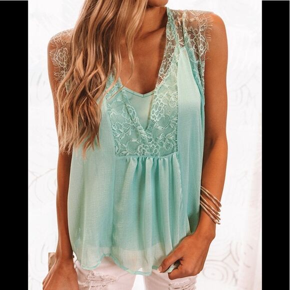 NWT Lace Pullover Top with Cami Pale Green Lightweight - Picture 1 of 10